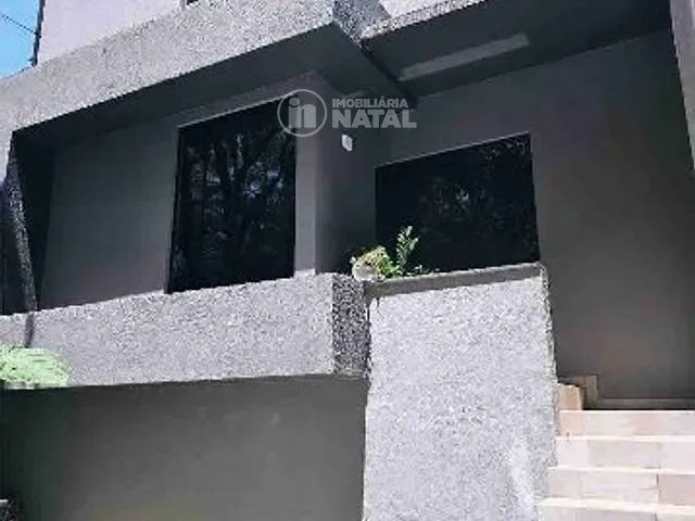 Casa com 300m² 4 quartos e 6 banheiros, à venda, no bairro Champagnat em Londrina