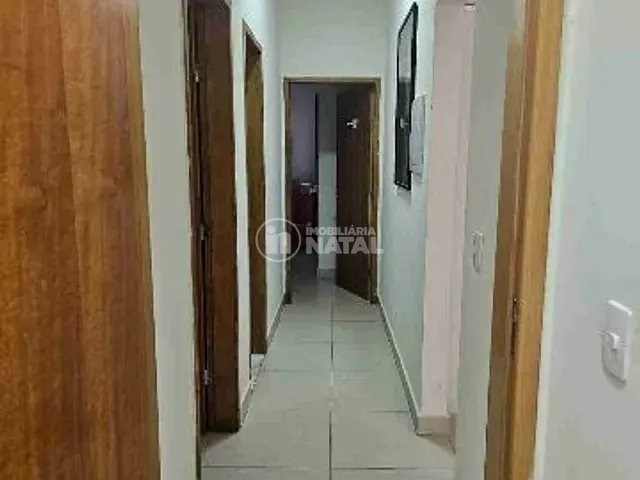 Casa com 300m² 4 quartos e 6 banheiros, à venda, no bairro Champagnat em Londrina