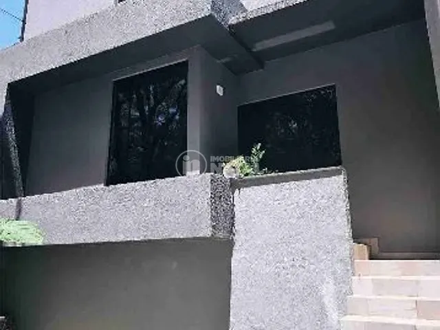 Casa com 300m² 4 quartos e 6 banheiros, à venda, no bairro Champagnat em Londrina