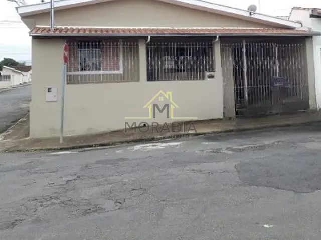 Casa com 192m² 2 quartos e 2 banheiros, à venda, no bairro Jardim Tres Rosas em Guaxupé