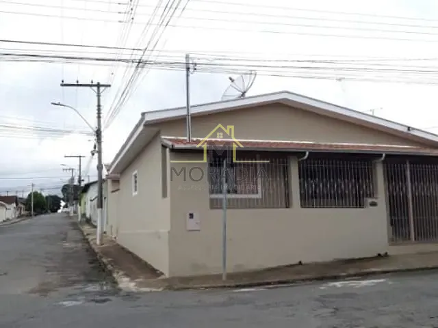 Casa com 192m² 2 quartos e 2 banheiros, à venda, no bairro Jardim Tres Rosas em Guaxupé
