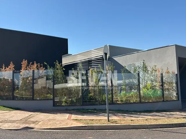 Casa com 443m² 3 quartos e 2 banheiros, à venda ou para alugar, no bairro Vila Aviaçao em Bauru