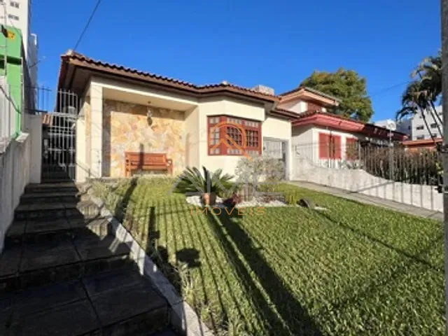 Casa com 550m² 3 quartos e 3 banheiros, à venda, no bairro Centro em Pelotas