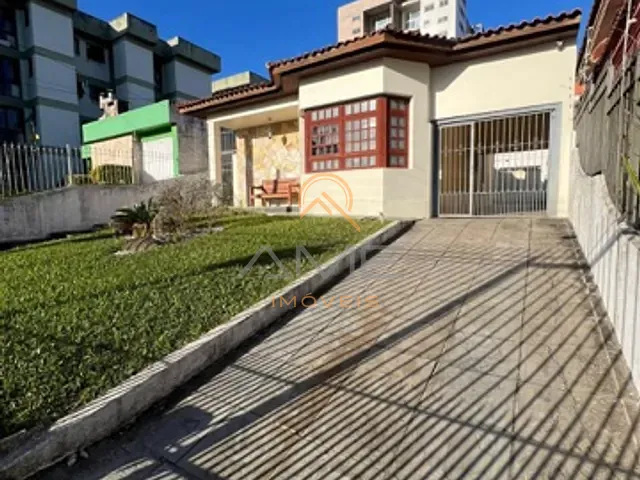 Casa com 550m² 3 quartos e 3 banheiros, à venda, no bairro Centro em Pelotas
