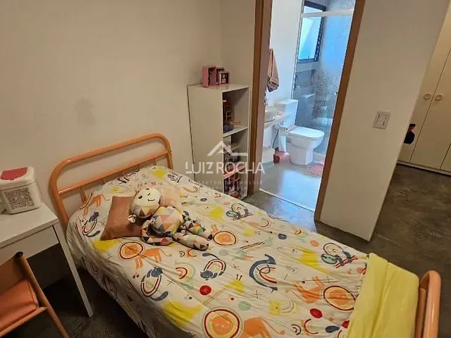 Casa com 674m² 3 quartos e 4 banheiros, à venda, no bairro Pousada dos Bandeirantes em Carapicuíba