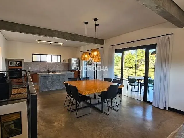 Casa com 674m² 3 quartos e 4 banheiros, à venda, no bairro Pousada dos Bandeirantes em Carapicuíba