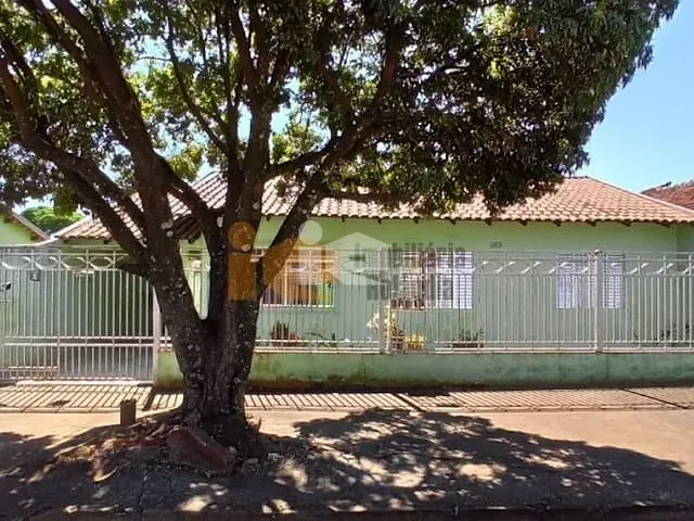 Casa com 600m² 3 quartos e 1 banheiro, à venda, no bairro Vila Oliveira em Rolândia