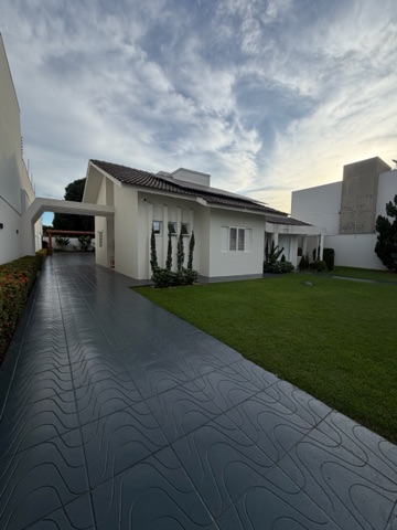 Casa com 261m² 4 quartos e 3 banheiros, à venda, no bairro Jardim em Nova Mutum