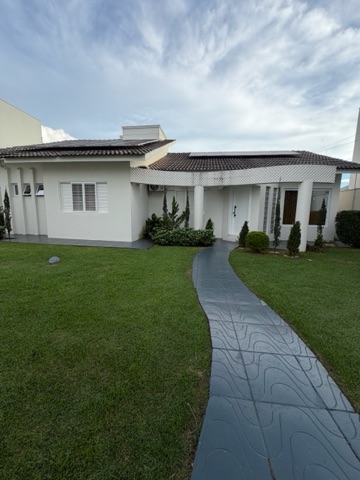 Casa com 261m² 4 quartos e 3 banheiros, à venda, no bairro Jardim em Nova Mutum