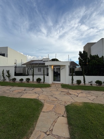 Casa com 261m² 4 quartos e 3 banheiros, à venda, no bairro Jardim em Nova Mutum