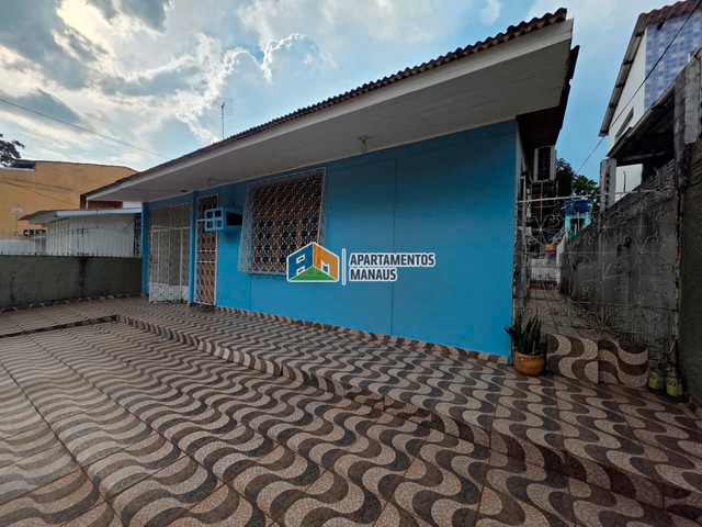 Casa com 300m² 3 quartos e 2 banheiros, à venda, no bairro Ponta Negra em Manaus