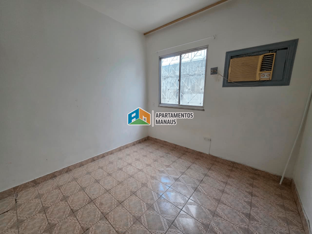 Casa com 300m² 3 quartos e 2 banheiros, à venda, no bairro Ponta Negra em Manaus