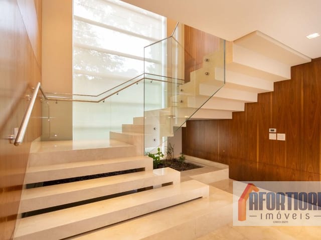 Casa com 1756m² 4 quartos e 5 banheiros, à venda, no bairro Campo Comprido em Curitiba