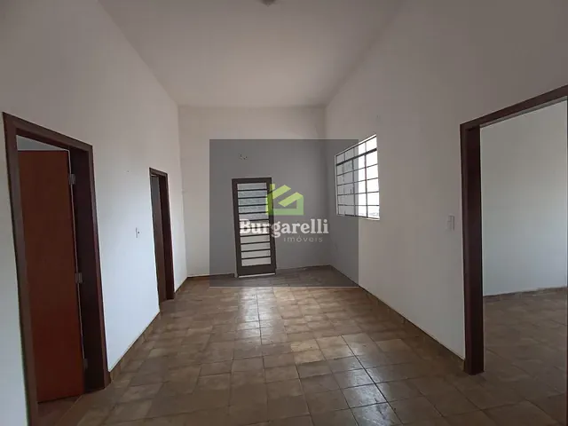 Casa 4 quartos e 2 banheiros, para alugar, no bairro Centro em Lavras