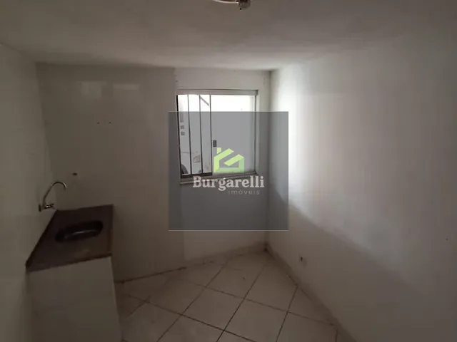 Casa 4 quartos e 2 banheiros, para alugar, no bairro Centro em Lavras