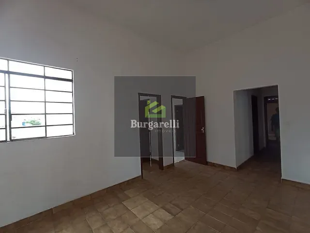 Casa 4 quartos e 2 banheiros, para alugar, no bairro Centro em Lavras