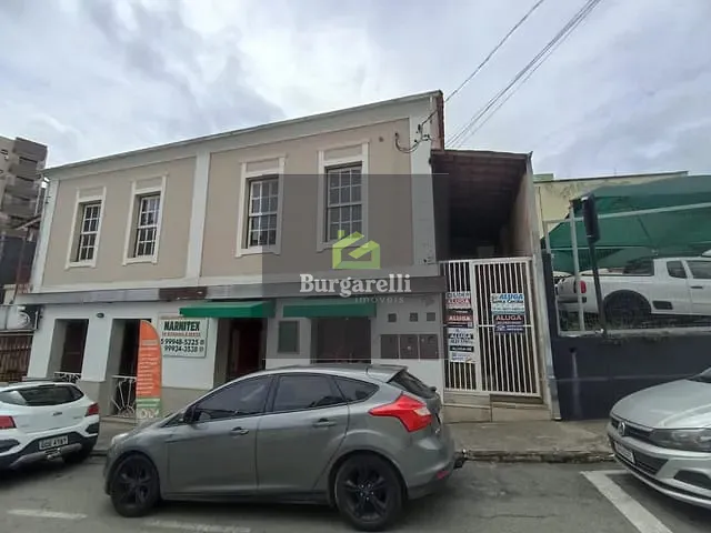 Casa 4 quartos e 2 banheiros, para alugar, no bairro Centro em Lavras