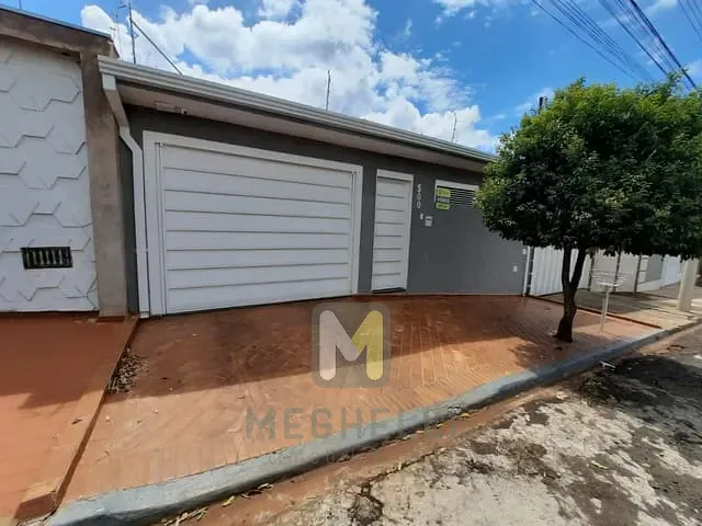Casa com 200m² 3 quartos e 2 banheiros, à venda, no bairro Parque Das Amoreiras em Serrana