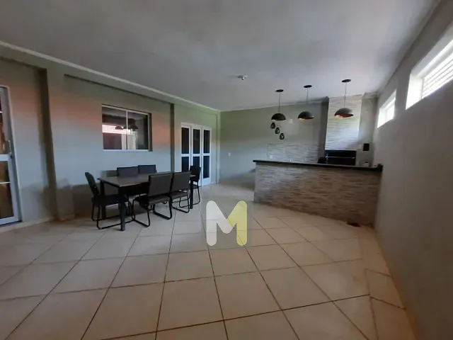 Casa com 200m² 3 quartos e 2 banheiros, à venda, no bairro Parque Das Amoreiras em Serrana