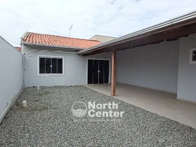 Casa 2 quartos e 2 banheiros, para alugar, no bairro Salinas em Balneário Barra do Sul