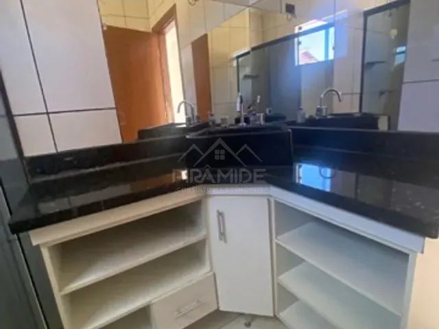 Casa 4 quartos e 2 banheiros, à venda, no bairro Jardim Ipê em Poços de Caldas