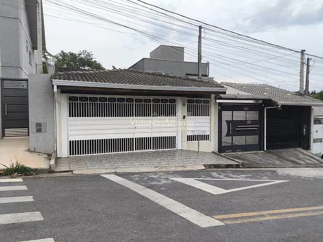 Casa com 175m² 2 quartos e 2 banheiros, à venda, no bairro Nova Cerejeira em Atibaia