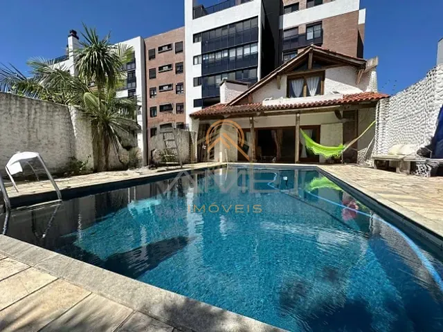 Casa com 400m² 4 quartos e 5 banheiros, à venda, no bairro Centro em Pelotas