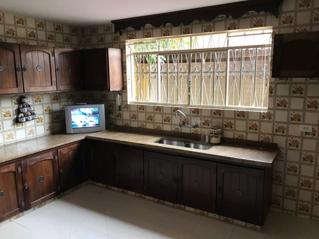 Casa com 400m² 3 quartos e 1 banheiro, à venda, no bairro Jardim Carvalho em Ponta Grossa