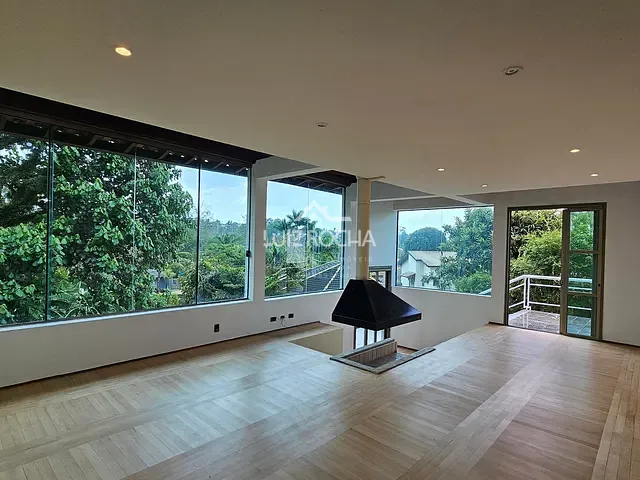 Casa com 950m² 3 quartos e 2 banheiros, à venda, no bairro Terras do Madeira em Carapicuíba