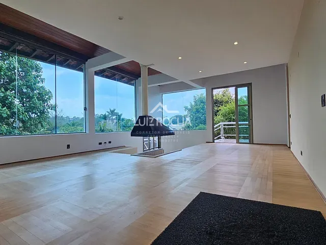 Casa com 950m² 3 quartos e 2 banheiros, à venda, no bairro Terras do Madeira em Carapicuíba