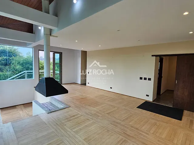 Casa com 950m² 3 quartos e 2 banheiros, à venda, no bairro Terras do Madeira em Carapicuíba