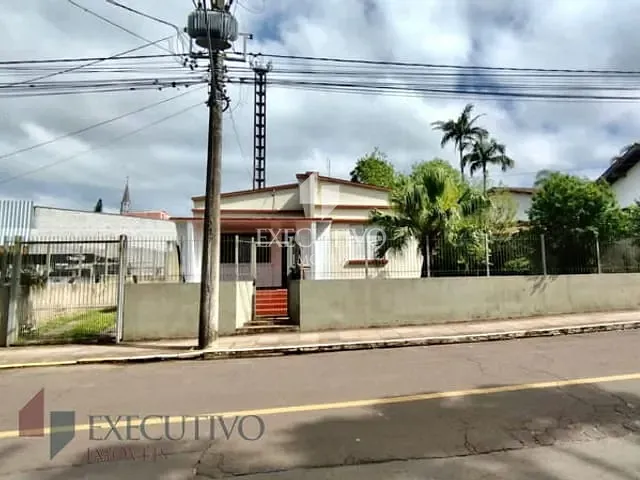 Casa com 968m² 3 quartos e 3 banheiros, à venda, no bairro Centro em Arroio Do Meio