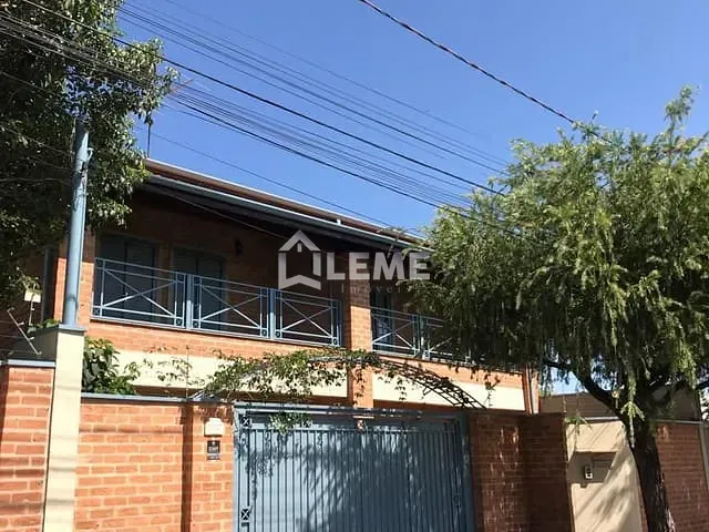 Casa com 784m² 3 quartos e 3 banheiros, à venda, no bairro Jardim Lavínia em Mococa