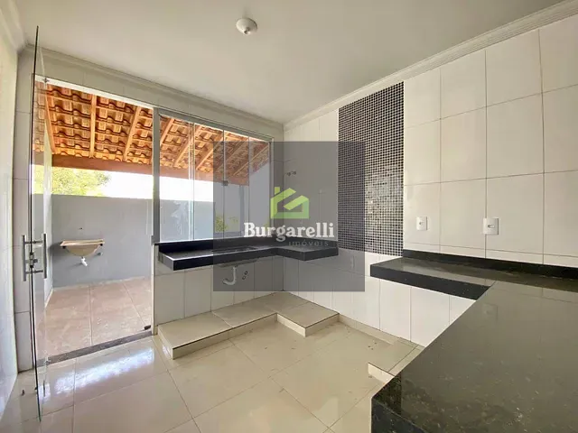 Casa com 200m² 3 quartos e 1 banheiro, à venda, no bairro Portal da Serra em Lavras