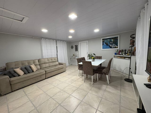 Casa com 371m² 2 quartos e 2 banheiros, à venda, no bairro Ingleses do Rio Vermelho em Florianópolis