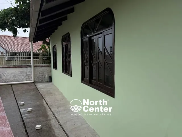 Casa com 128m² 2 quartos e 1 banheiro, para alugar, no bairro Centro em Balneário Barra do Sul