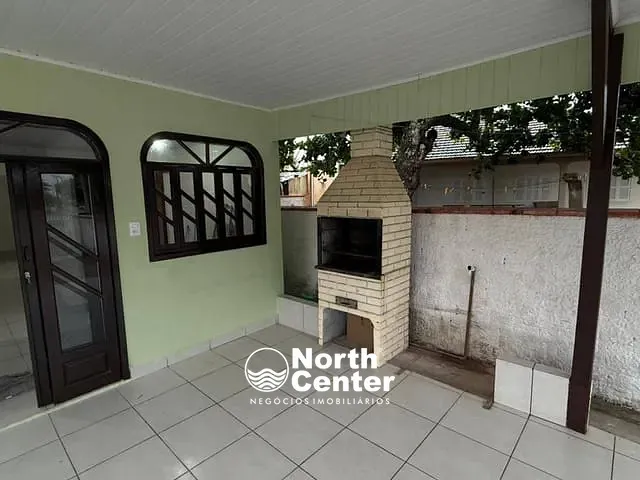 Casa com 128m² 2 quartos e 1 banheiro, para alugar, no bairro Centro em Balneário Barra do Sul