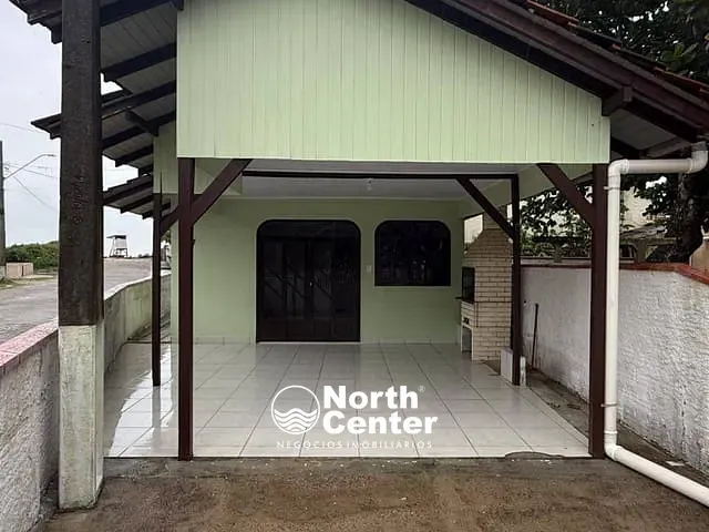 Casa com 128m² 2 quartos e 1 banheiro, para alugar, no bairro Centro em Balneário Barra do Sul