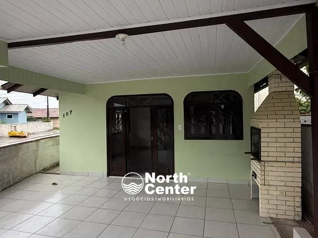 Casa com 128m² 2 quartos e 1 banheiro, para alugar, no bairro Centro em Balneário Barra do Sul