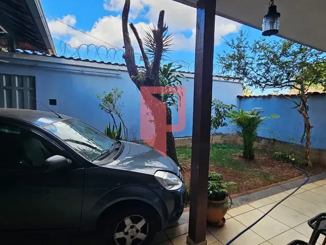 Casa 3 quartos e 2 banheiros, para alugar, no bairro Caiçaras em Belo Horizonte