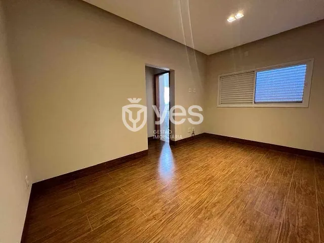 Casa com 411m² 2 quartos e 2 banheiros, à venda, no bairro Loteamento Villa das Artes em Araxá