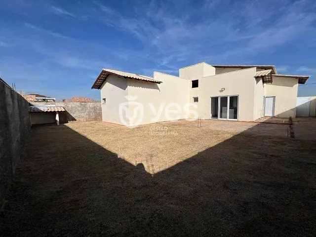 Casa com 411m² 2 quartos e 2 banheiros, à venda, no bairro Loteamento Villa das Artes em Araxá