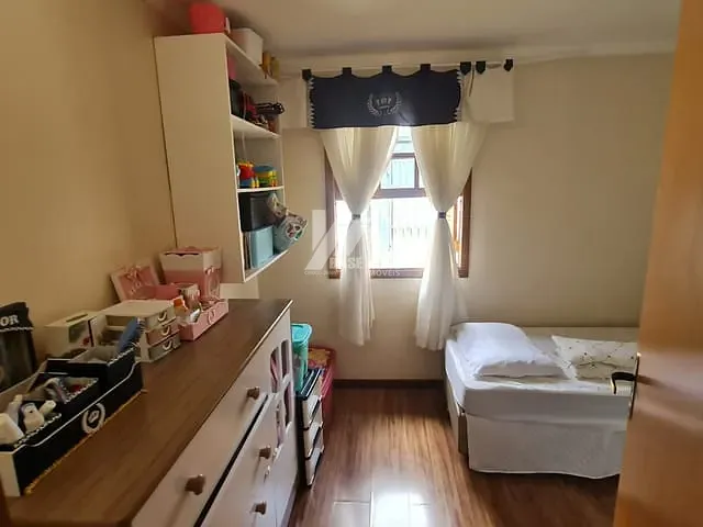 Casa com 200m² 3 quartos e 2 banheiros, à venda, no bairro Contorno em Ponta Grossa