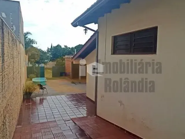 Casa com 825m² 3 quartos e 2 banheiros, à venda, no bairro Centro em Rolândia