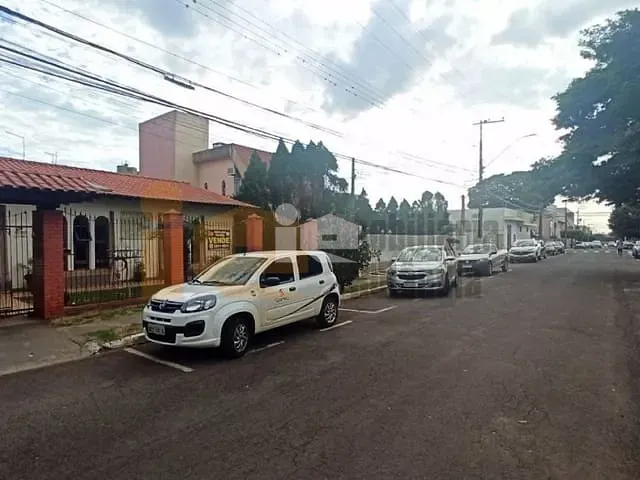 Casa com 825m² 3 quartos e 2 banheiros, à venda, no bairro Centro em Rolândia