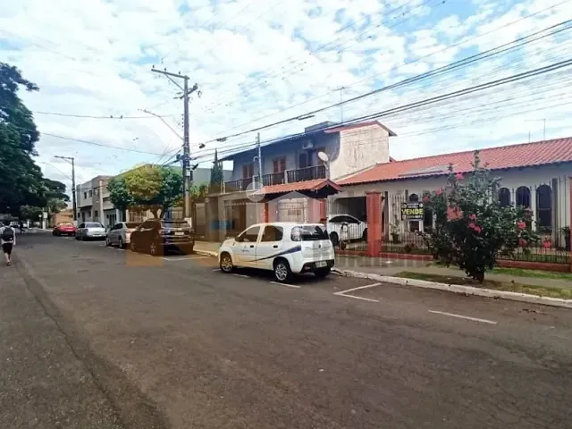 Casa com 825m² 3 quartos e 2 banheiros, à venda, no bairro Centro em Rolândia