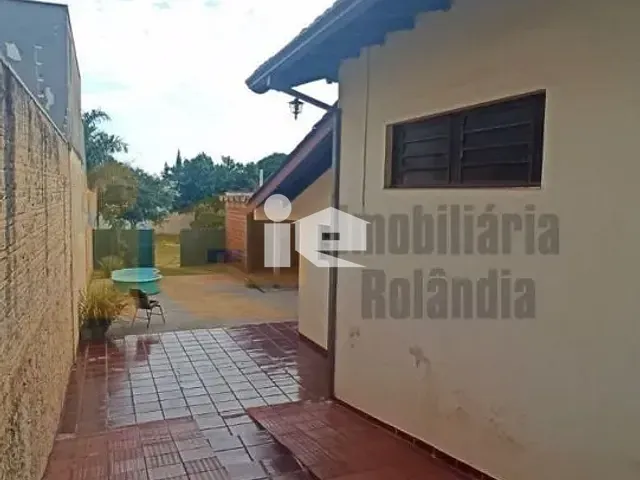 Casa com 825m² 3 quartos e 2 banheiros, à venda, no bairro Centro em Rolândia