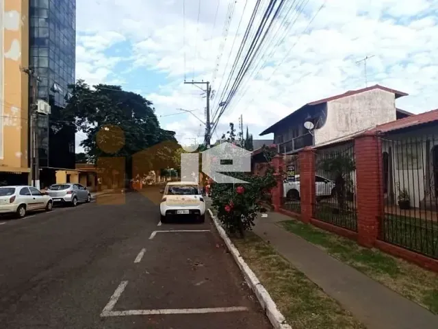 Casa com 825m² 3 quartos e 2 banheiros, à venda, no bairro Centro em Rolândia