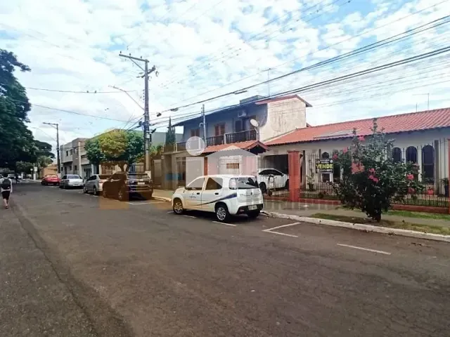 Casa com 825m² 3 quartos e 2 banheiros, à venda, no bairro Centro em Rolândia