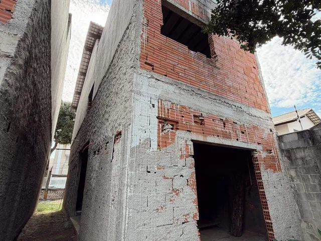 Casa com 200m² 3 quartos e 2 banheiros, à venda, no bairro Manguinhos em Serra